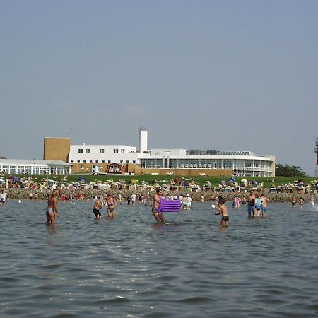 Haus Andrea -Wohnung oben Büsum Exterior foto